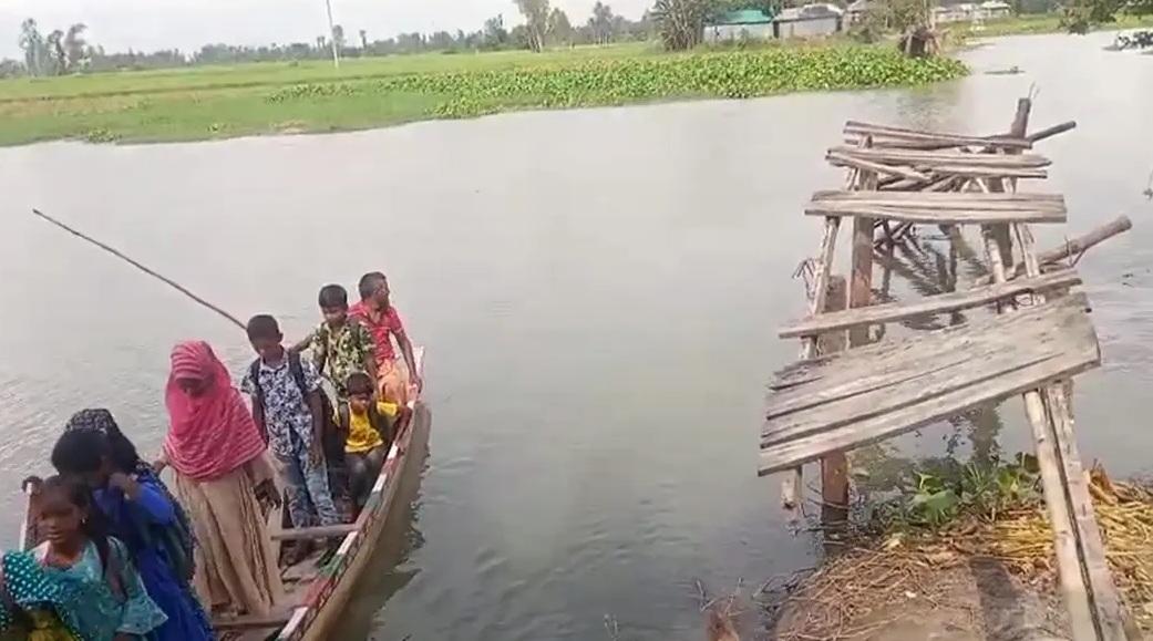 কাউনিয়ায় কাঠের সাঁকো ভেঙে চরম দুর্ভোগে ১০ গ্রামের মানুষ
